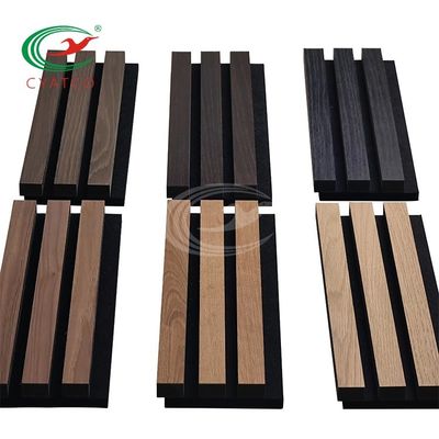 الحائط الخشبي الخطي الأنيق خفيف الوزن المقاوم للضغط خلفية التلفزيون